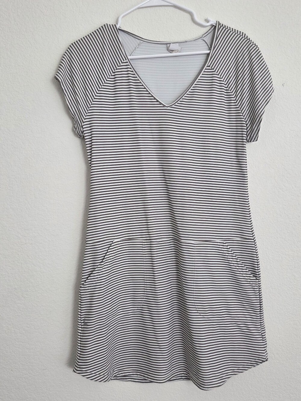 Striped V-Neck Short Sleeve Tunic Dress - Gray & White Scuba Size S